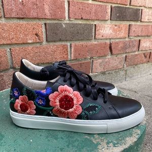 SOLDSkechers sneakers